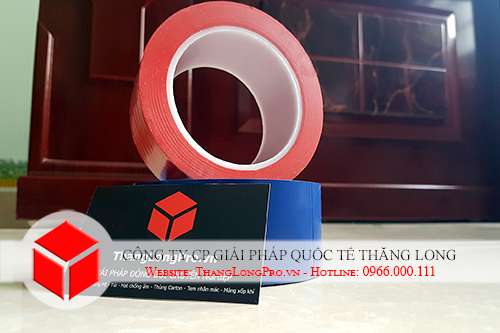 băng dính dán nền màu đỏ